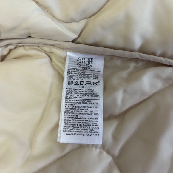 OLD NAVY Women’s Beige Quilted Jacket - Picture 4 of 5